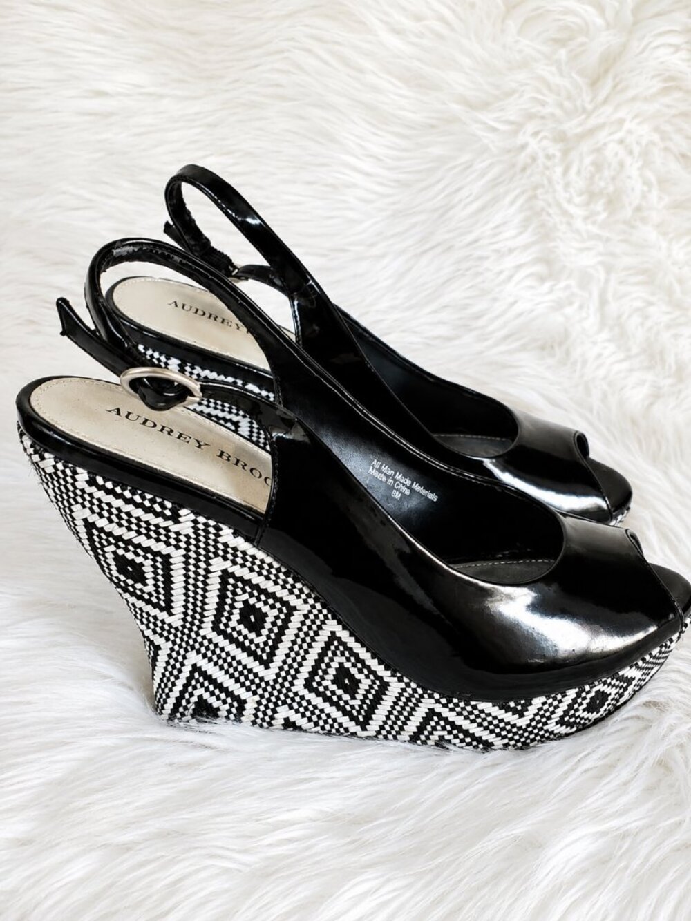 Audrey Brooke Black/White Espadrilles Peep Toe Wedge Sandals SZ 8